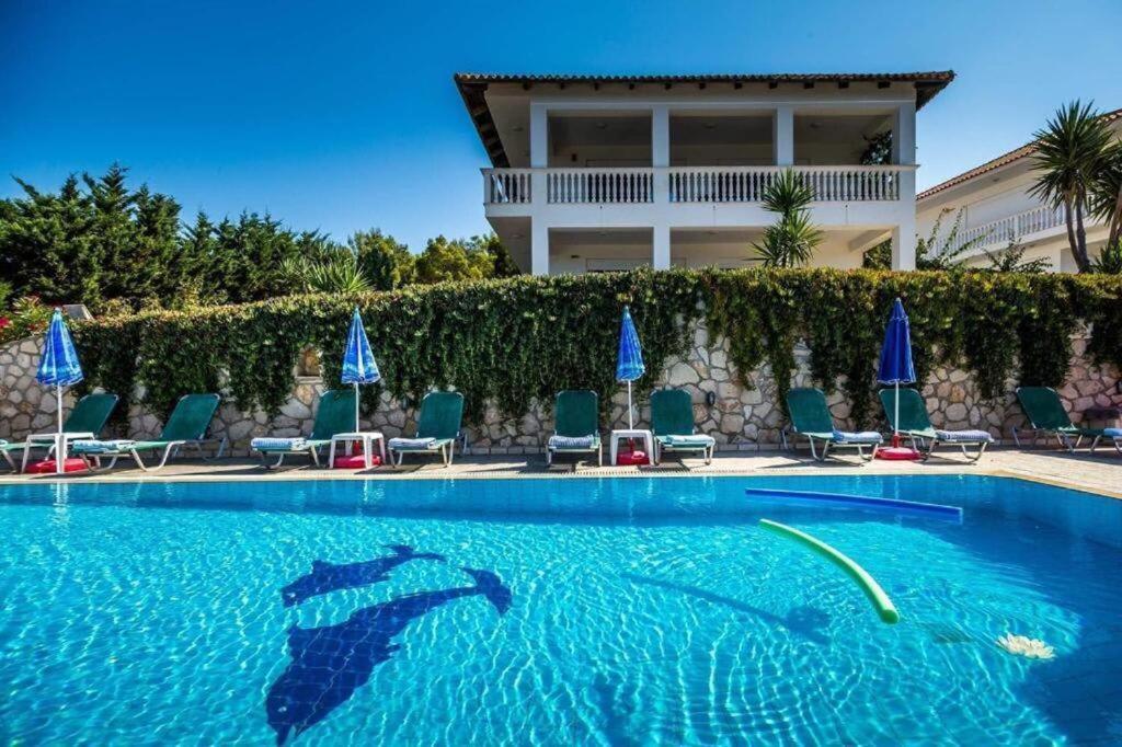 Keri Me Away - Argo'S Summer Poolside Retreats Villa Dış mekan fotoğraf